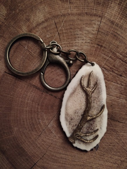 Брелок на оленьем рогу.  Рог оленя. 