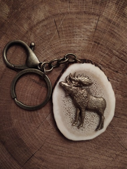 Брелок на оленьем рогу.  Лось.