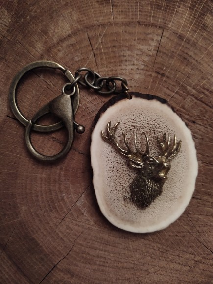 Брелок на оленьем рогу.  Голова оленя.