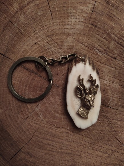 Брелок на оленьем рогу.  Голова косули.
