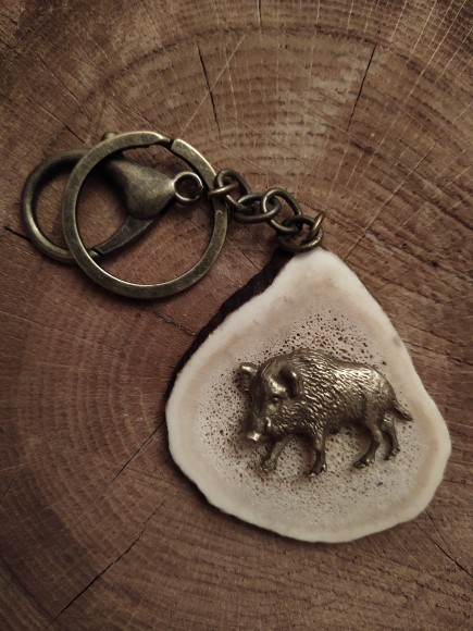 Брелок на оленьем рогу.  Кабан.