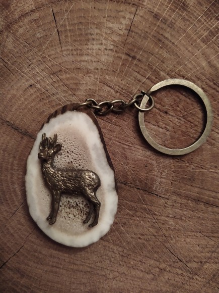 Брелок на оленьем рогу.  Косуля.