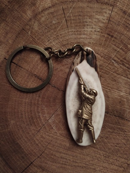 Брелок на оленьем рогу.  Охотник.