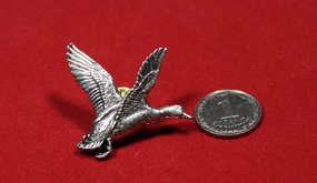 Значок "Взлетающая утка" (B12)