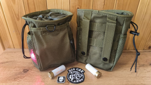 Універсальний підсумок органайзер для зберігання набоїв, протяжки до ствола, мастила для зброї тощо. На кріпленні молле