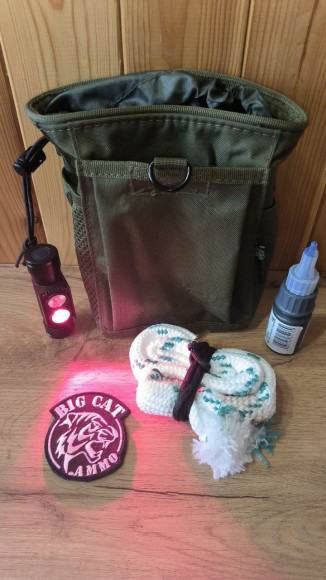 Універсальний підсумок органайзер для зберігання набоїв, протяжки до ствола, мастила для зброї тощо. На кріпленні молле