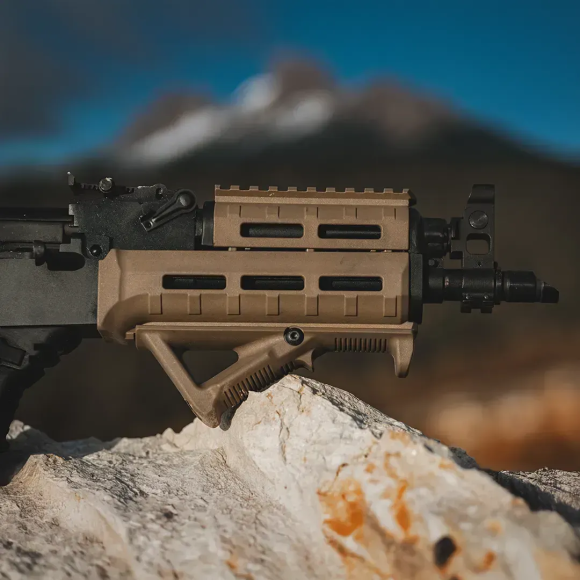 Цівка Polymer для AK з планками пікатіні/M-LOK KEY-200 Black Цівка Polymer для AK з планками пікатіні/M-LOK KEY-200 Black